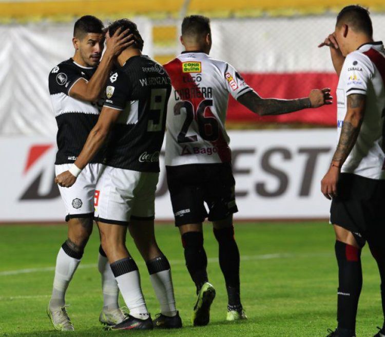 Olimpia exhibi su estirpe copera en La Paz