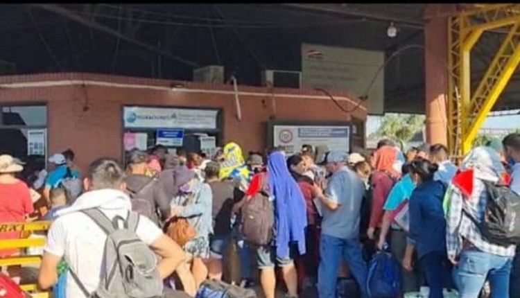 Aglomeración, disturbios y desmayos en puesto migratorio de Falcón