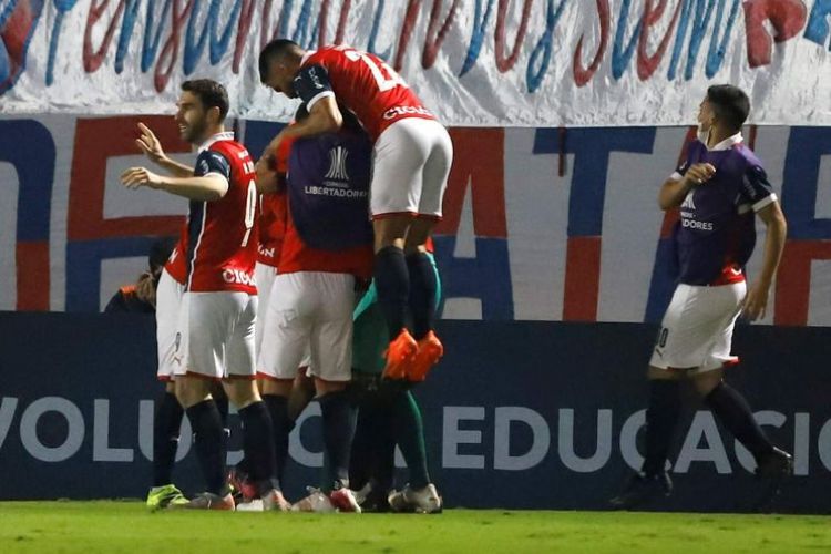 Cerro gana y se ubica en octavos