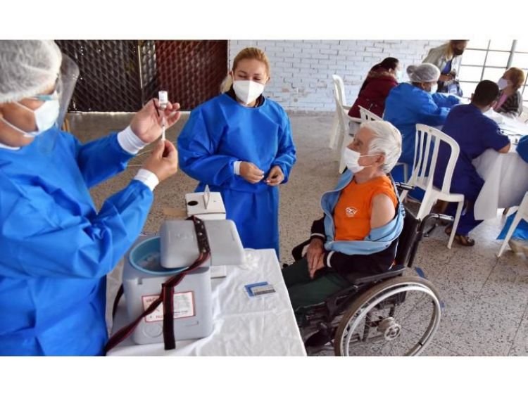Hay muertos "vacunados" y hasta robo de las dosis