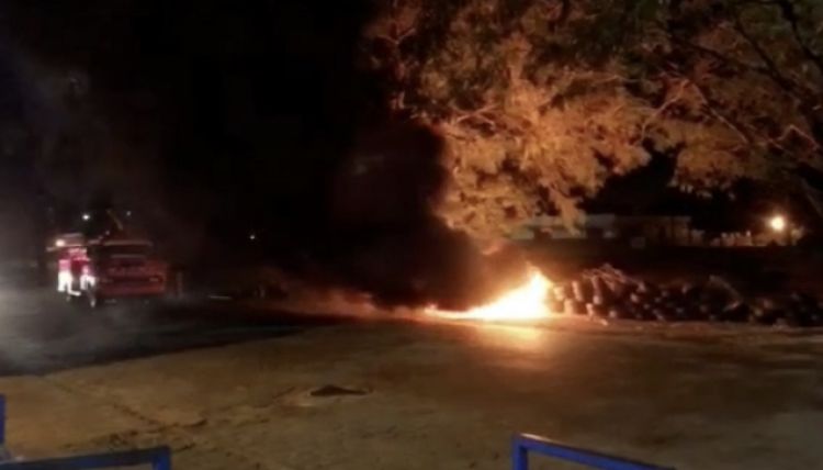 Desconocidos incendian cubiertas en la lnea internacional