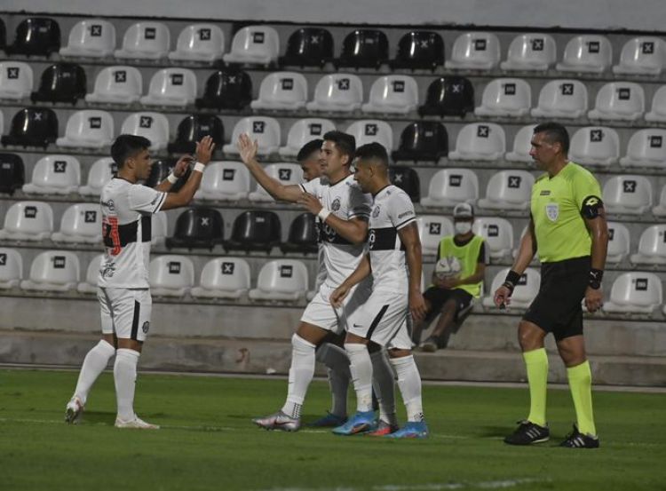 Olimpia gana en amistoso