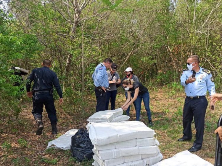 Padre e hijo, detenidos con 676 kilos de presunta marihuana en eembuc