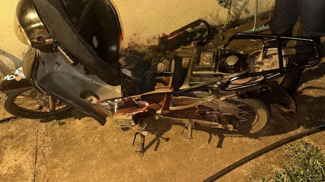 Tres sujetos caen de una motocicleta y la abandonan tras intento de hurto en PJC