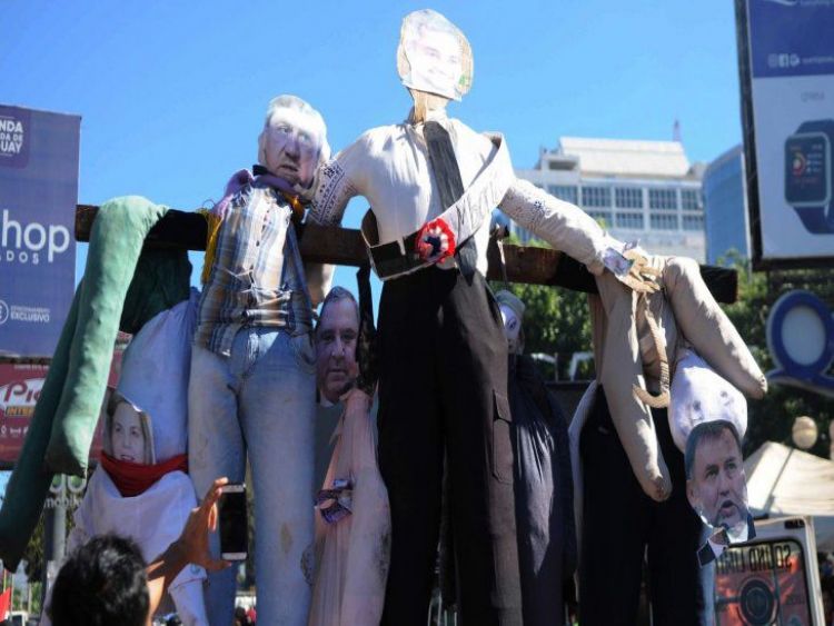Ciudadanos se levantan contra el desgobierno y la corrupcin