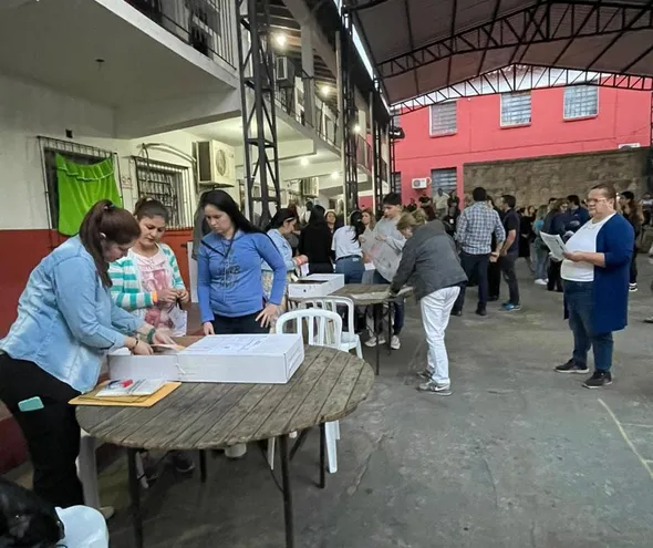Arrancaron las elecciones internas en 13 localidades