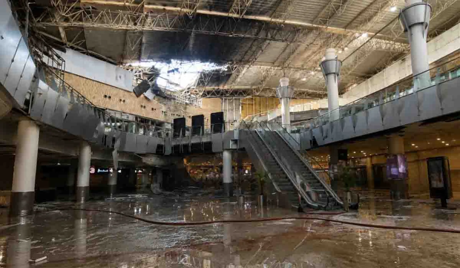 El régimen de Irán atacó con drones el Aeropuerto Internacional de Kuwait y dejó un muerto y 63 heridos