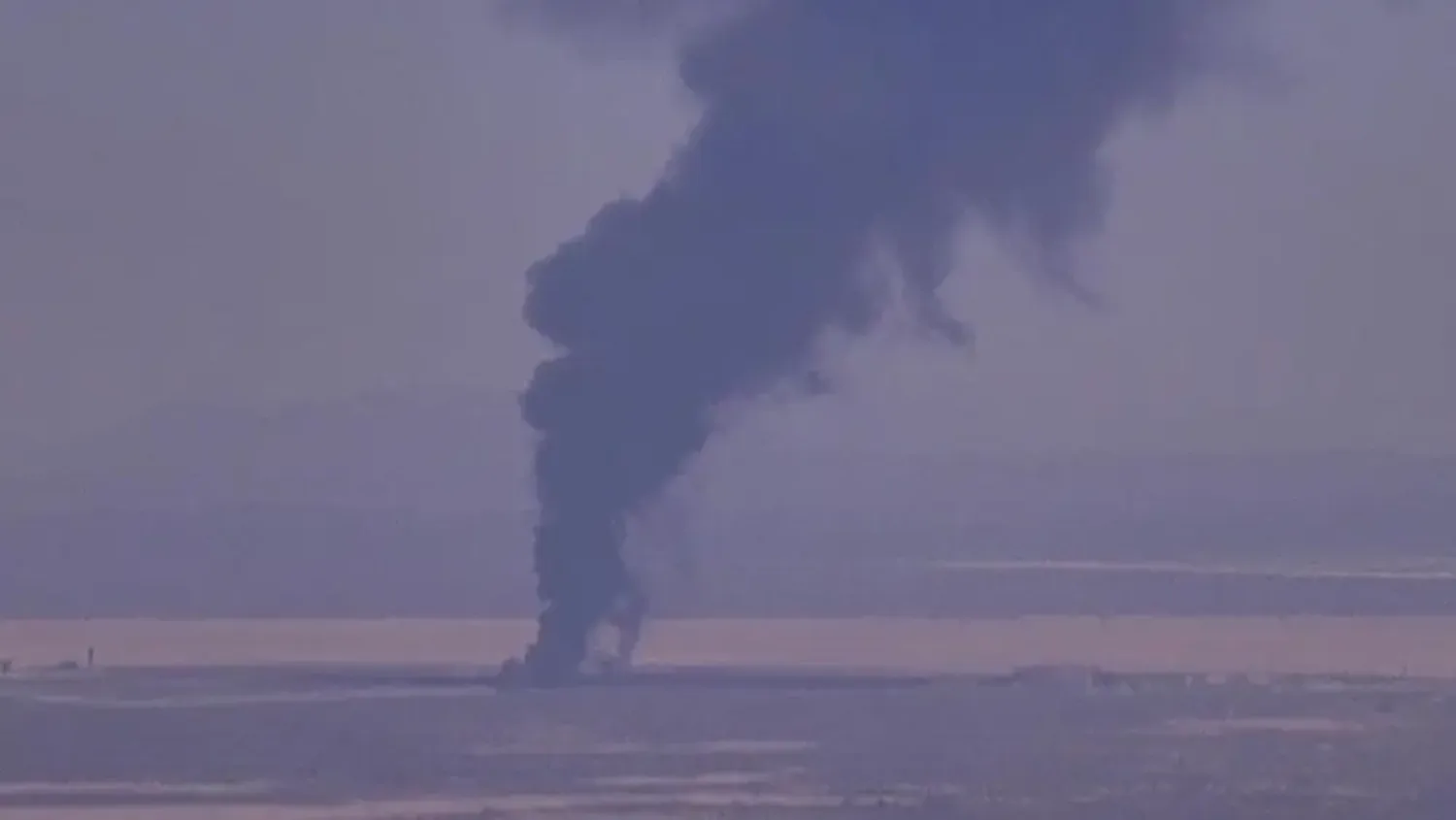 Ocho fallecidos deja accidente de bombardero de EEUU estrellado en California