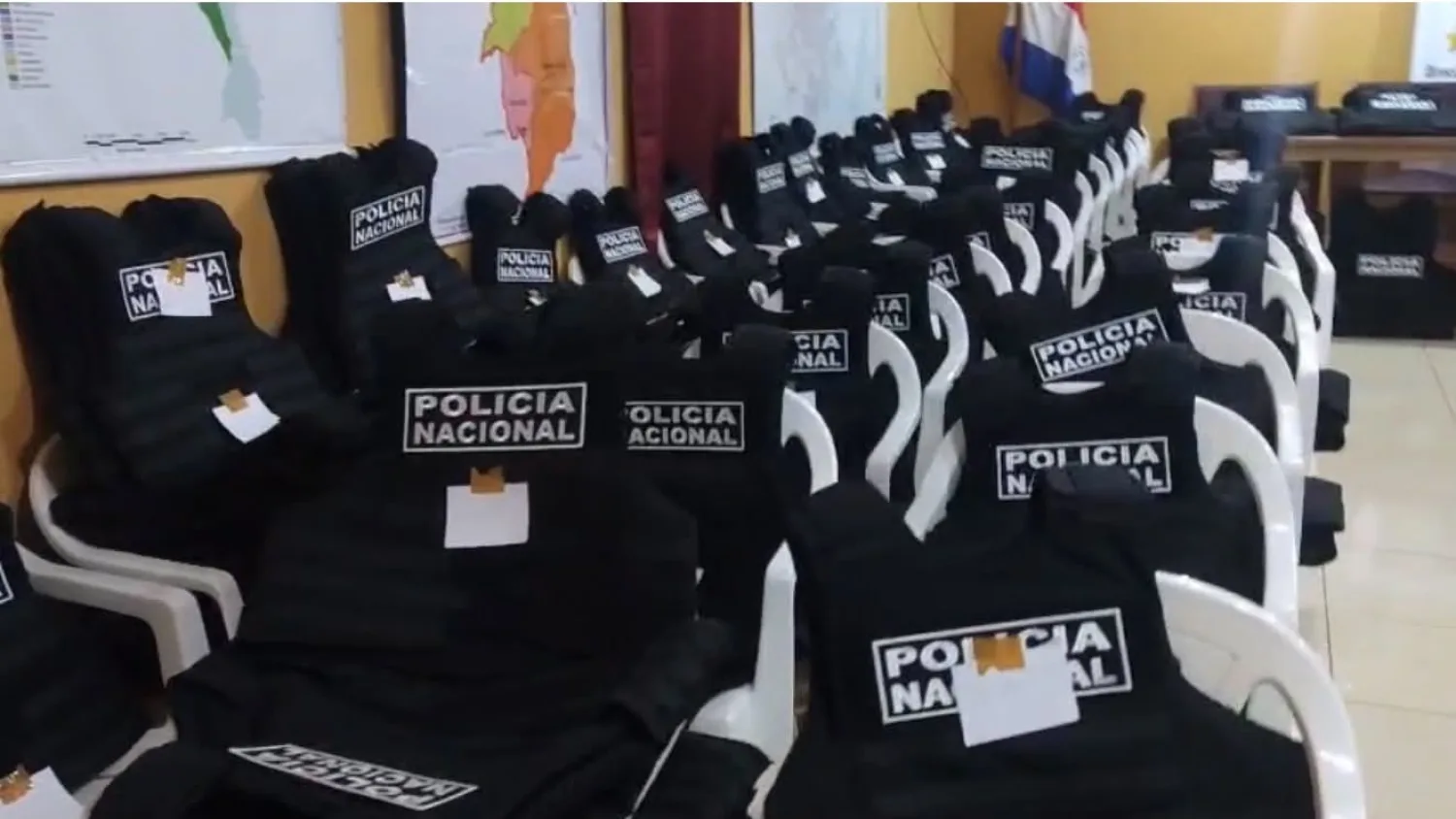 Gobierno Nacional entrega 300 chalecos antibalas a la Dirección de Policía de Amambay