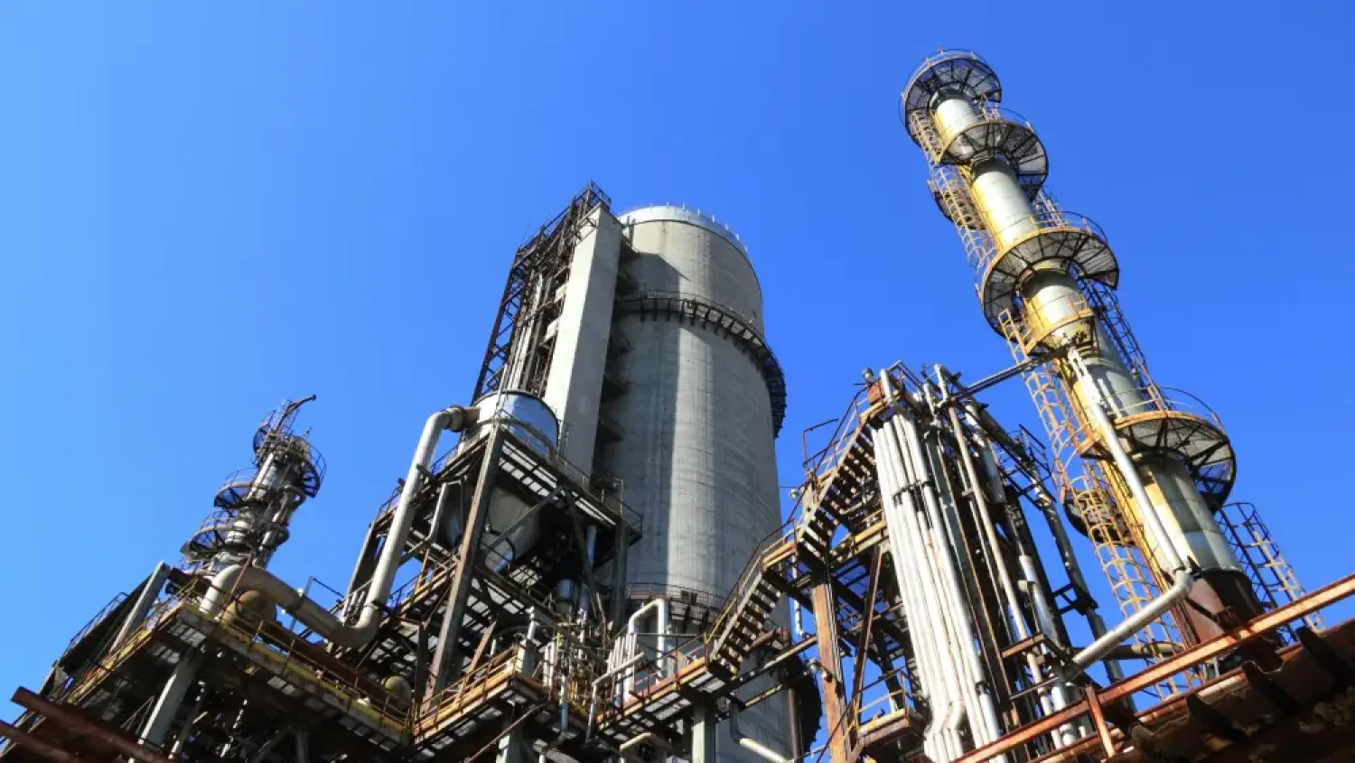 EEUU suspende sanciones al petróleo iraní hasta el 21 de agosto