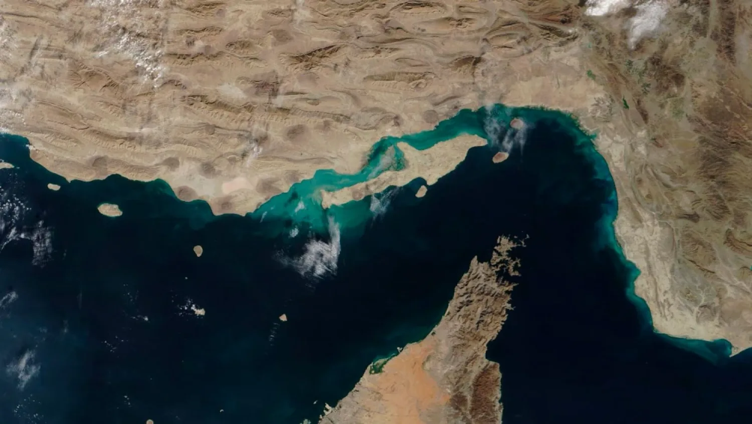 Irán confirma que estrecho de Ormuz “está completamente abierto” para barcos comerciales