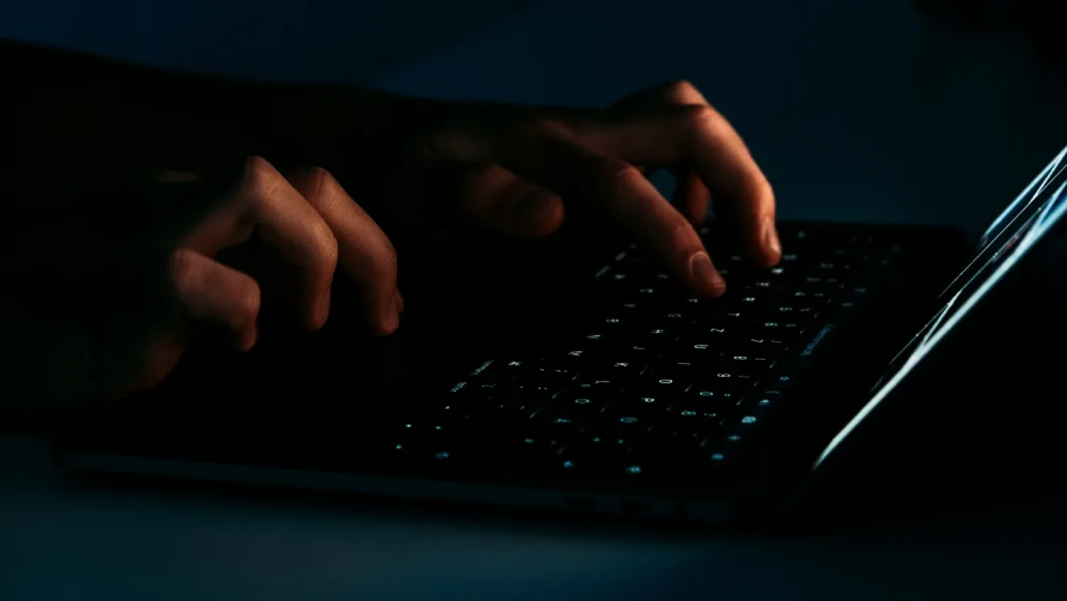 Brasileño fue captado por Grindr, asaltado por un grupo y abandonado en Brasil