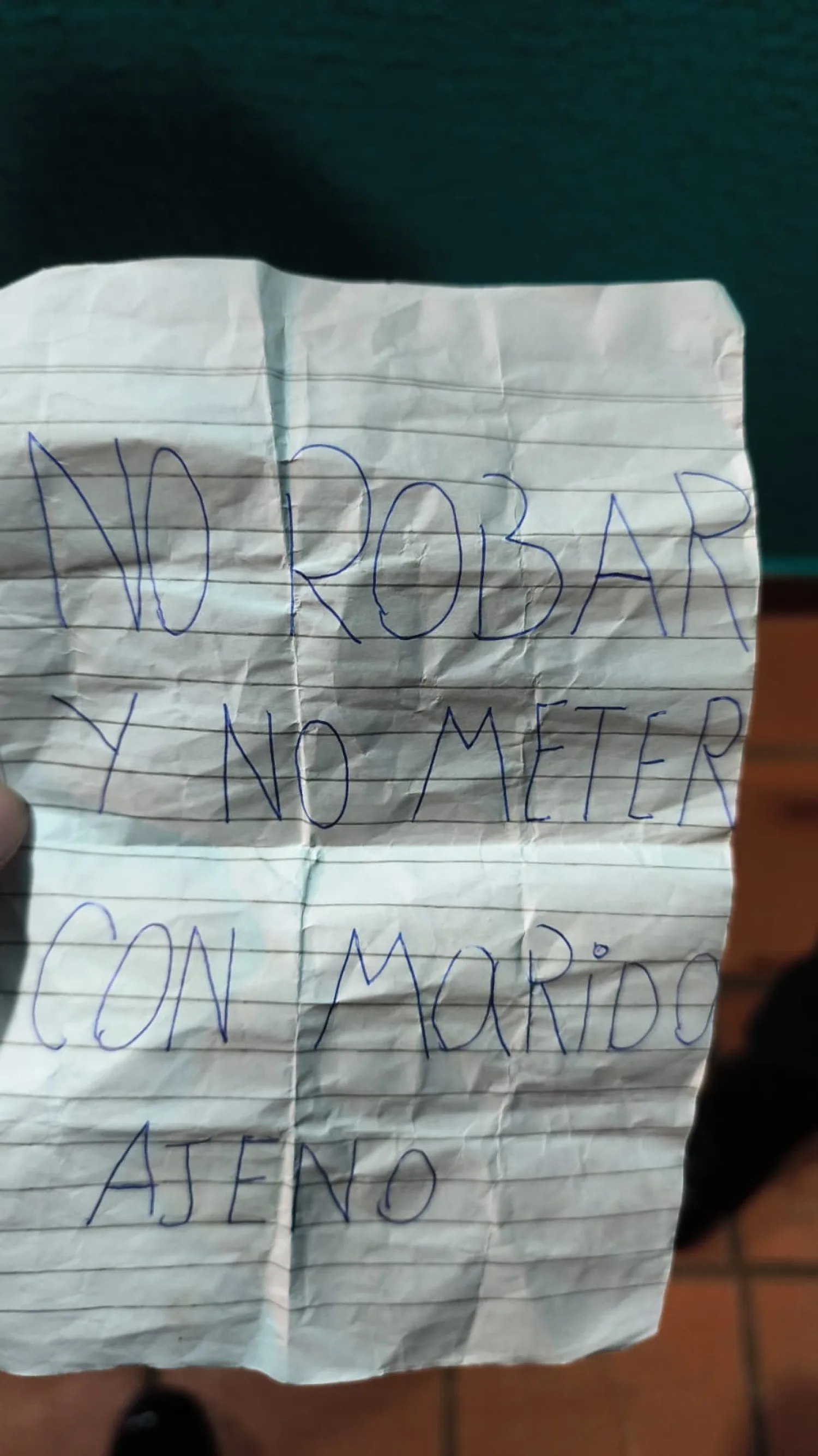 Atacan con un mazo una peluquería en Pedro Juan y dejan un manuscrito de advertencia