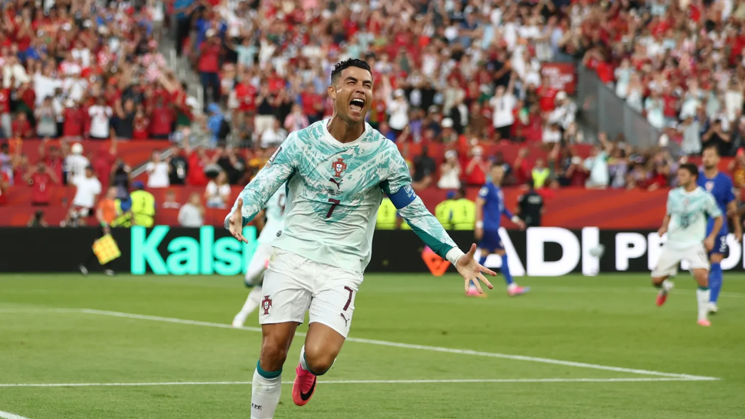 Portugal alarga el último baile de Cristiano Ronaldo
