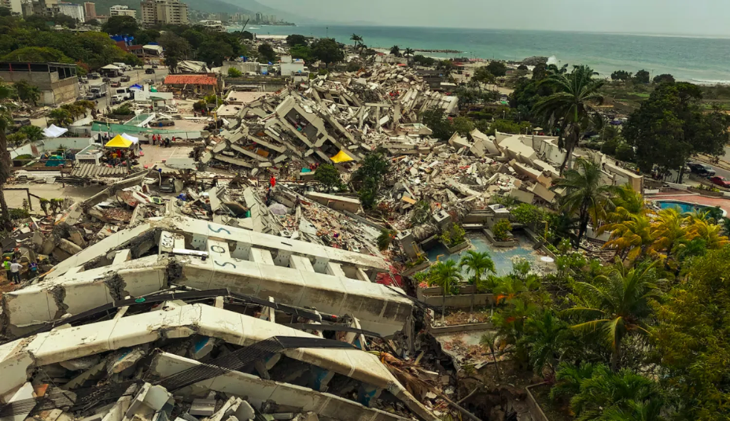 Tras 8 días bajo los escombros, rescatan a un hombre en Venezuela