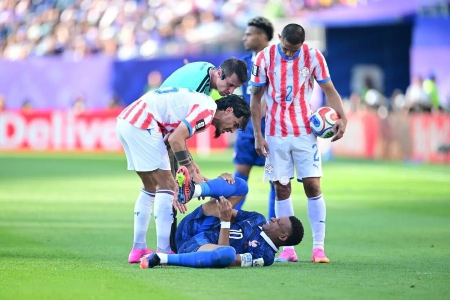 Paraguay paga muy caro un descuido y se despide del Mundial