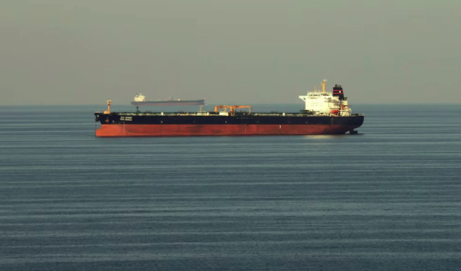 Un petrolero fue atacado en una zona del estrecho de Ormuz amenazada por la Guardia Revolucionaria de Irán