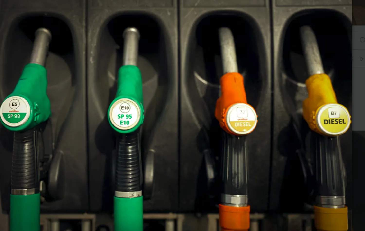 Precio del petróleo sube por los ataques en el estrecho de Ormuz