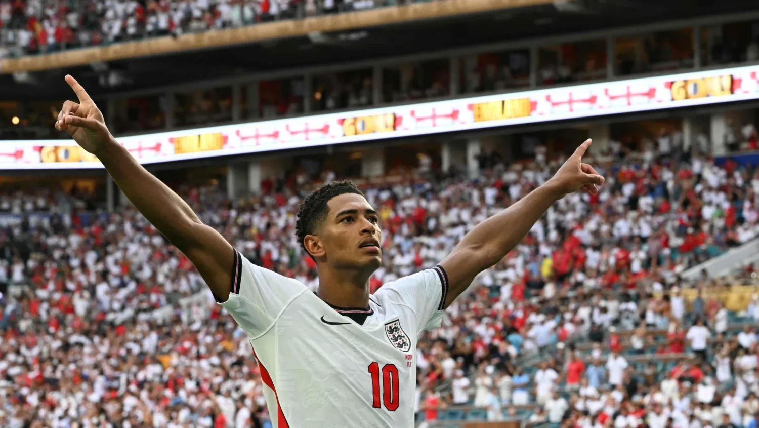 Inglaterra se mete en semifinales con un doblete de Bellingham