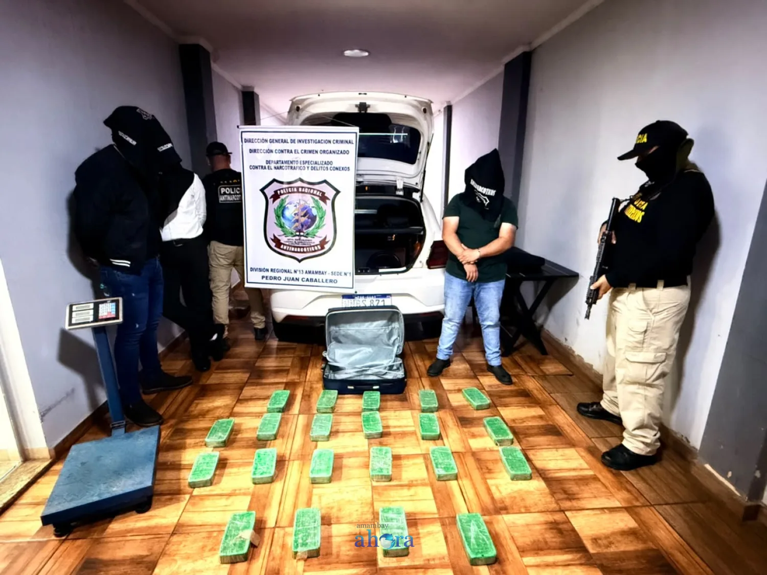 Antinarcótico incauta más de 20 kilos de cocaina y detiene a tres personas