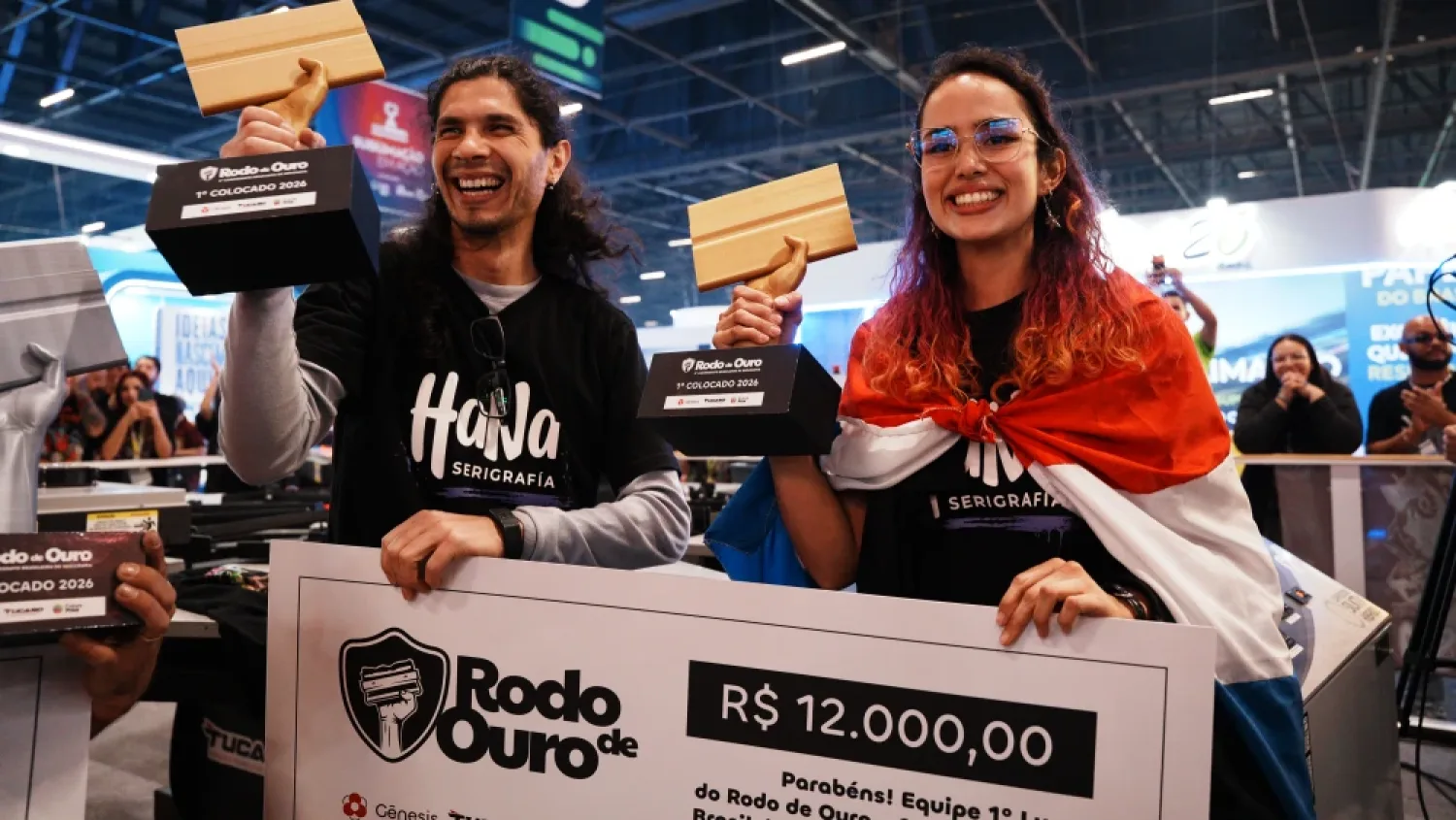 Pareja de paraguayos gana el primer premio en competencia de serigrafía en Brasil