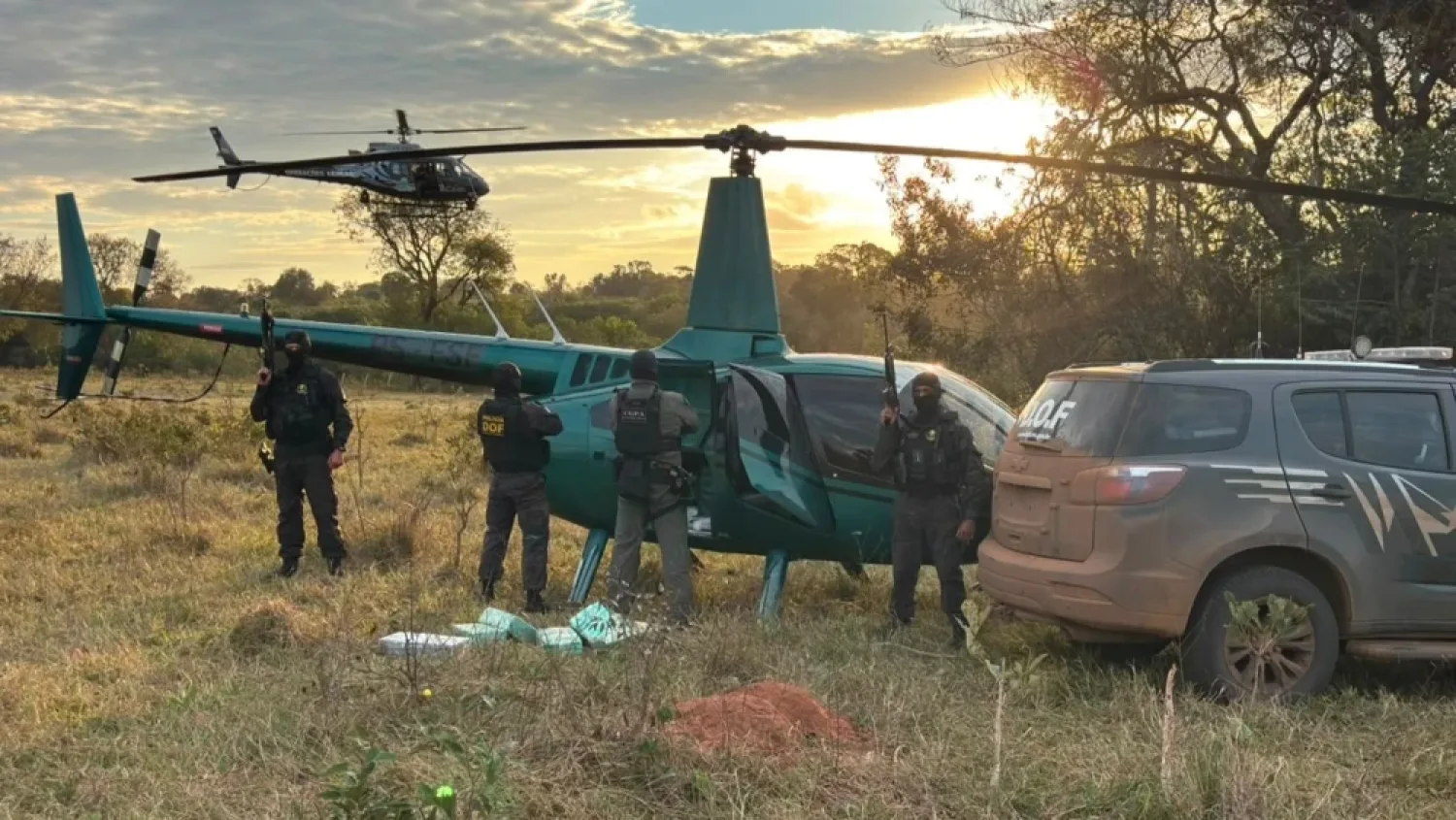 Policía de Brasil intercepta narco helicóptero con 346 kilos de droga de Paraguay