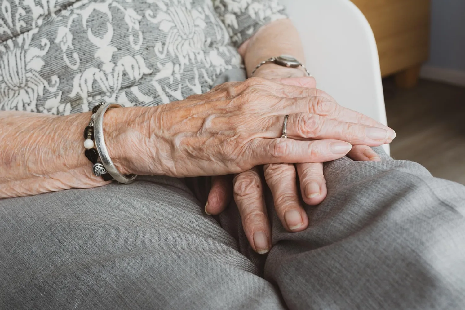 Aumentan casos de vulneración del deber de cuidado a adultos mayores