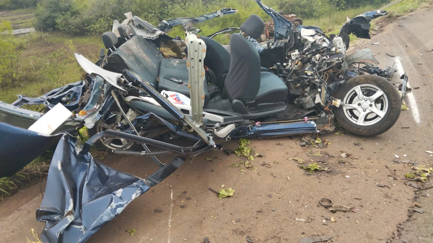 Impactante choque frontal entre un auto y un camión deja dos mujeres fallecidas en Arroyos y Esteros
