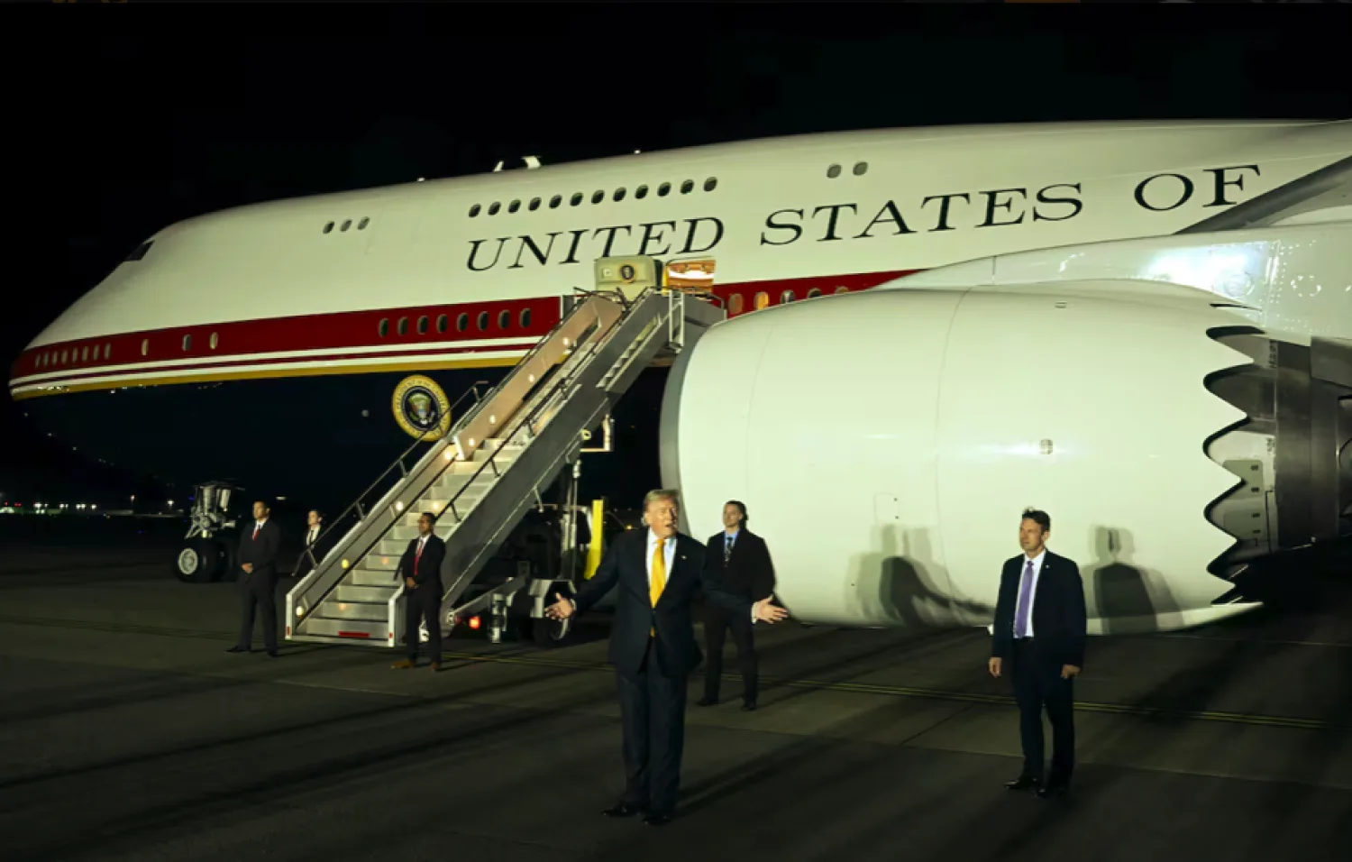 Trump confirma su misterioso cambio de avión que desató preguntas y confusión