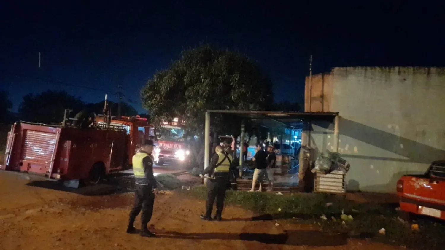 Un cortocircuito provoca el incendio parcial de una tienda en la frontera