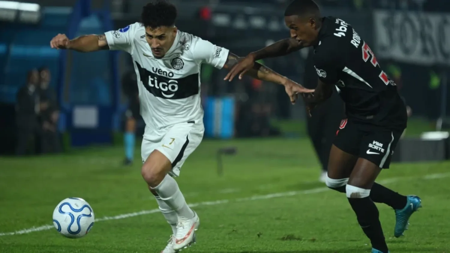 Olimpia cae goleado ante Vasco y queda eliminado de la Sudamericana