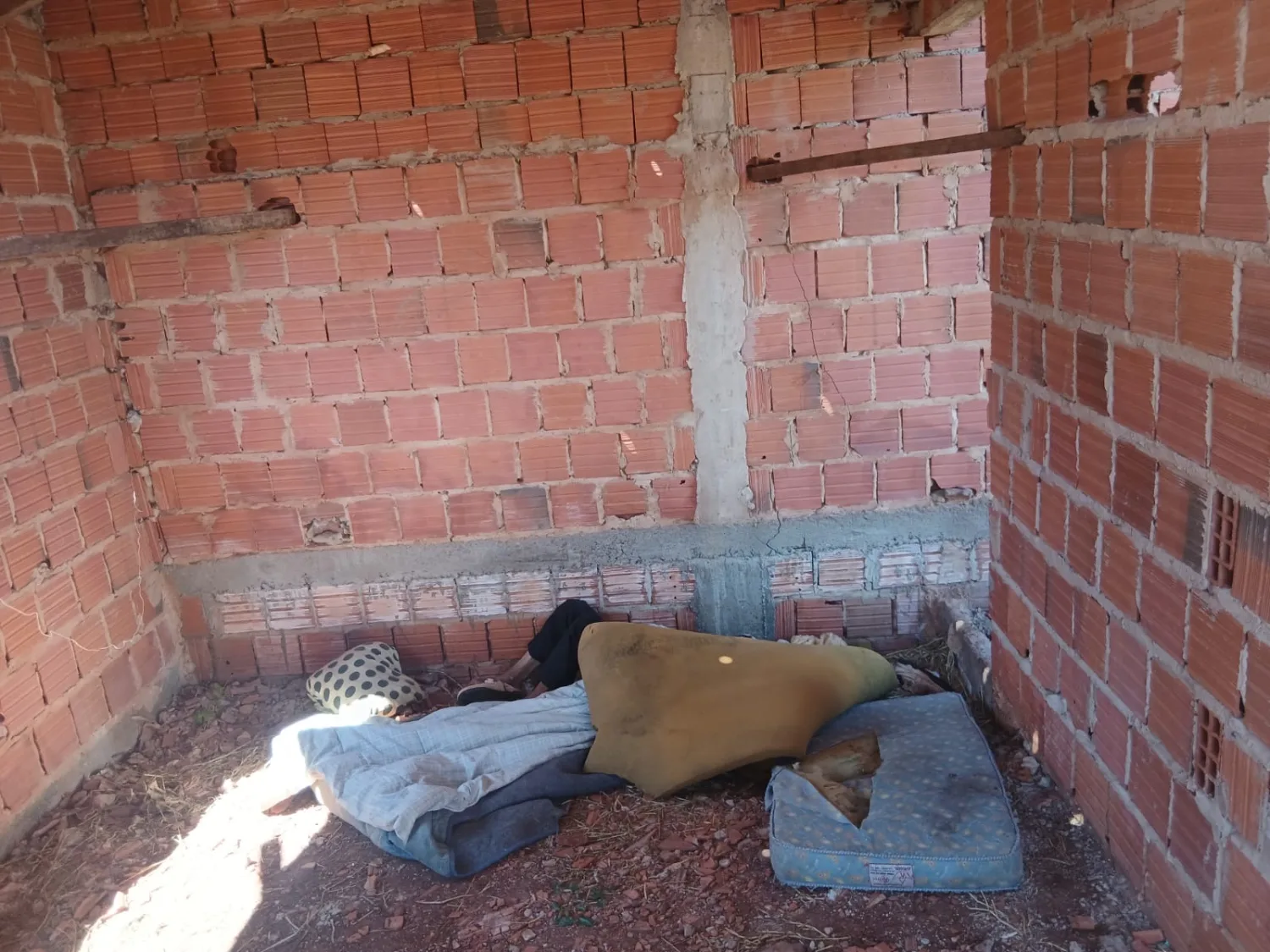 Hallan el cadáver de un indigente en una vivienda en construcción