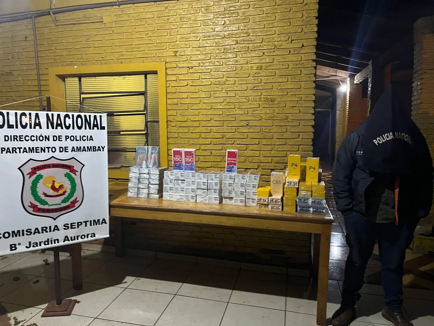 Aprehenden a un brasileño y decomisan 101 celulares presuntamente de contrabando