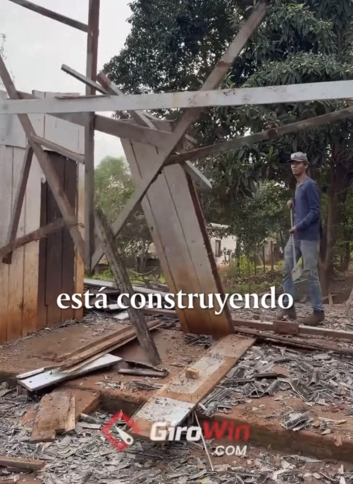 El nuevo hogar de Evelin toma forma: ya se levantan las paredes de la casa que Girowin construye para su familia