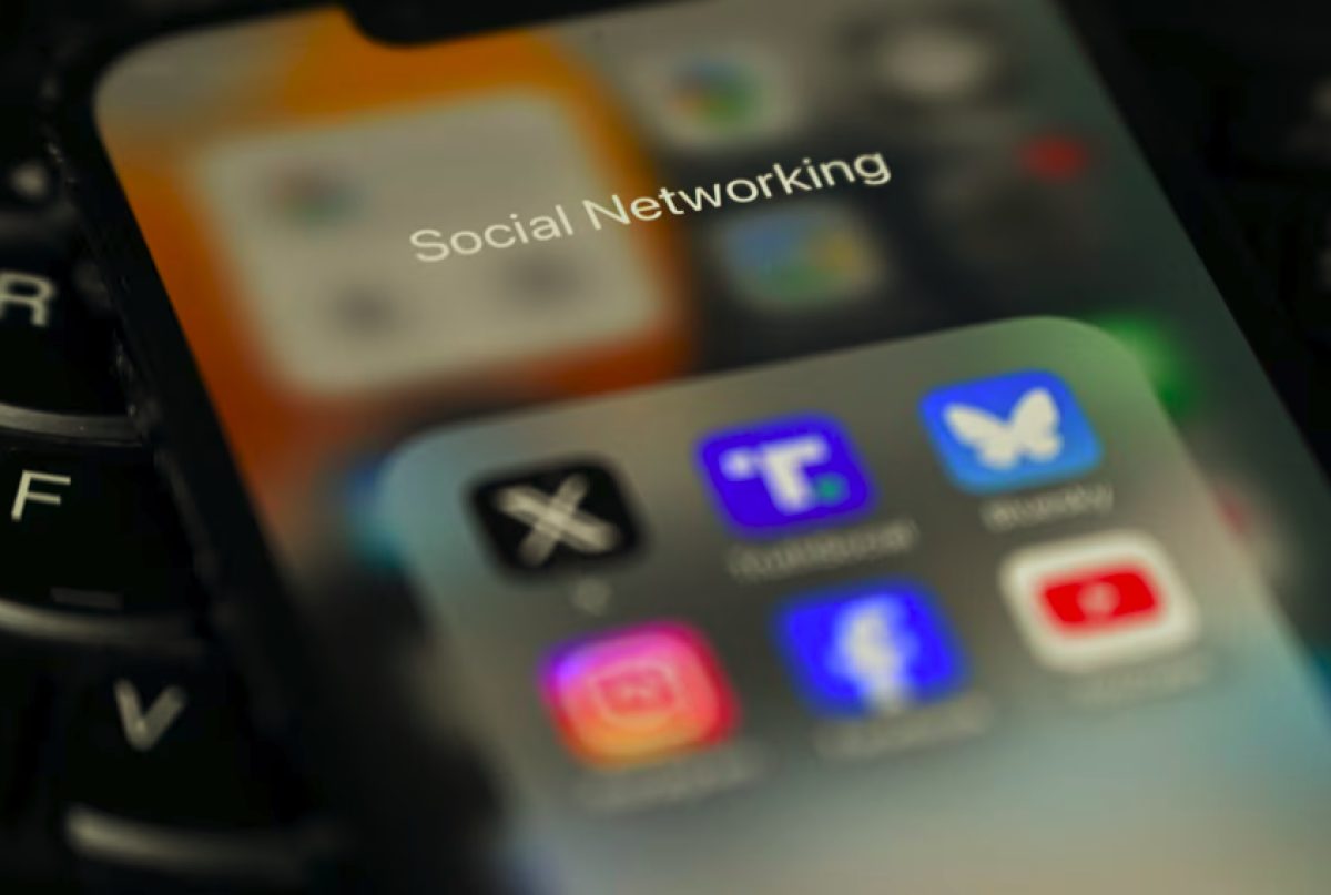 Definen proyecto que prohíbe celulares en las escuelas