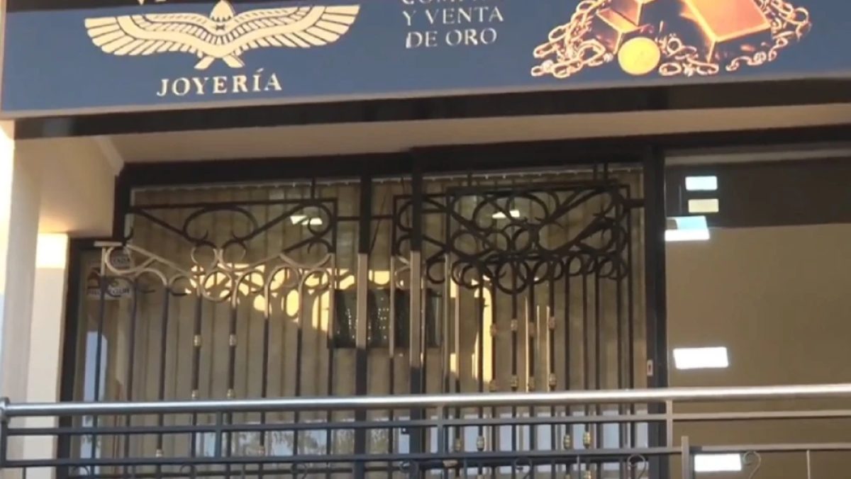 Por un boquete entraron a robar G. 500 millones de la joyería de un rumano en Asunción