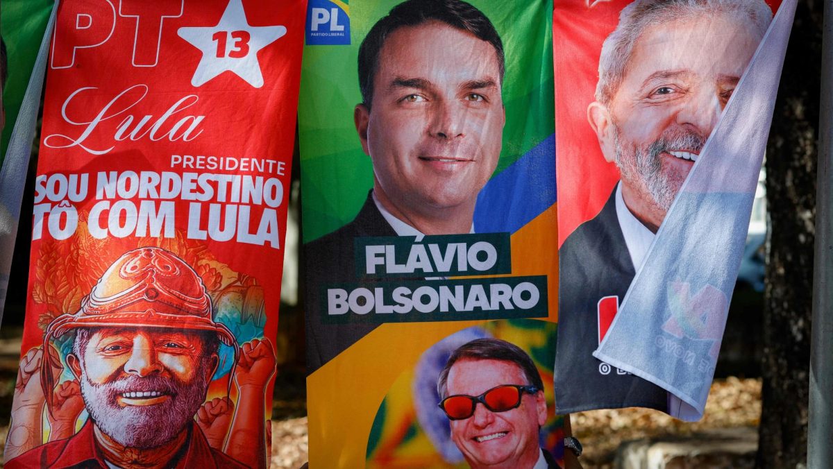 Flávio crece antes de elecciones pese al escándalo que lo salpica