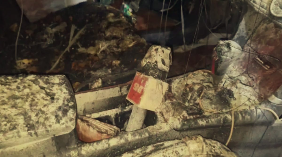 Encapuchado incendia vehículo de un periodista en Yasy Cañy