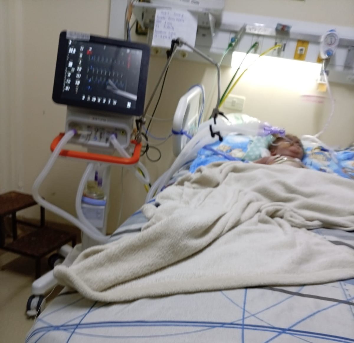 Madre de Pedro Juan Caballero pide ayuda para su bebé internado