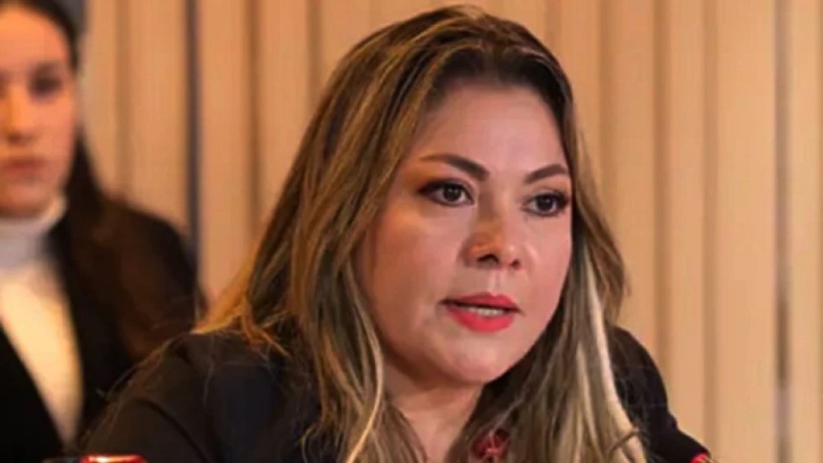 Funcionarias denuncian esquema de Zenaida Delgado por cobro de contratos y nombramientos en el Senado
